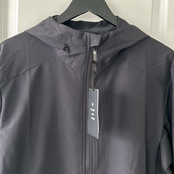 Lululemon Jacket - Picture 6 of 9